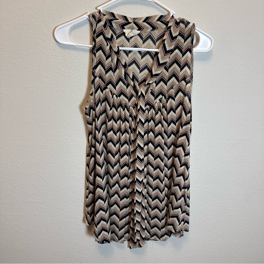 Chevron Pattern Sleeveless Blouse - Picture 7 of 7